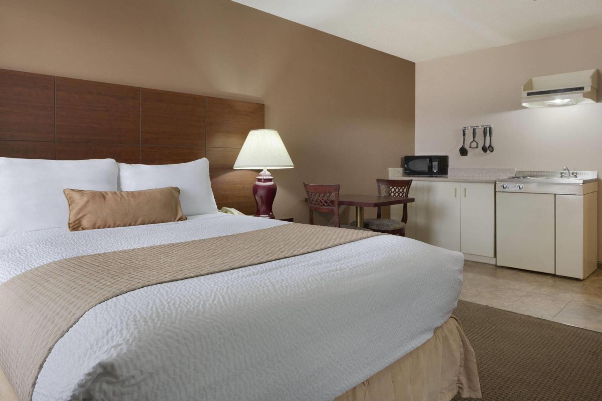 Days Inn By Wyndham Dalhousie Buitenkant foto